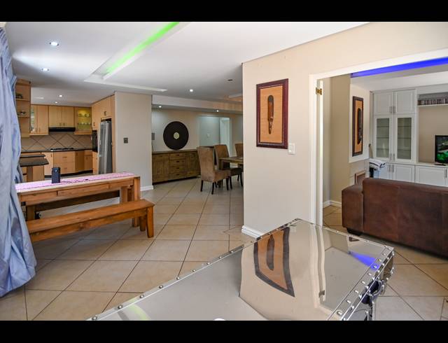 7 BEDROOM HOUSE FOR SALE IN HIGHLANDS HILLS